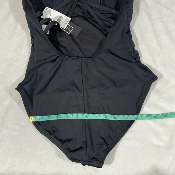 NWT La Blanca Cross Back One-Piece Swimsuit‎ 14 BLK One Pieces